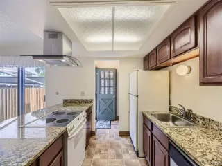 Photo #4: 3666995 Listing