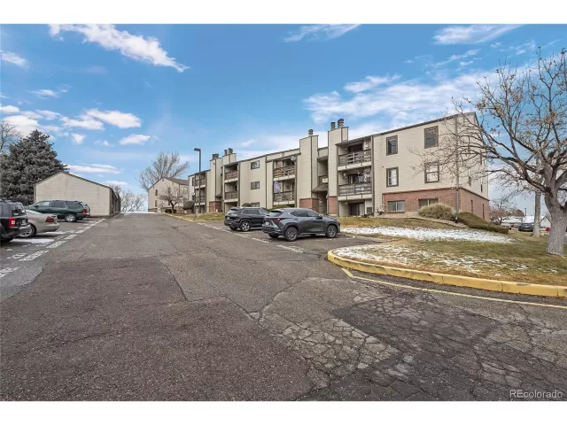 MLS: 3668042 Condo For Sale