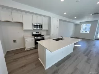 Photo #4: 3704494 Listing