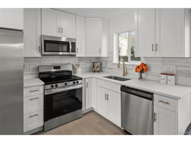 MLS: 3714446 Condo For Sale