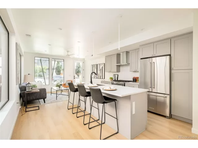 MLS: 3724045 Condo For Sale