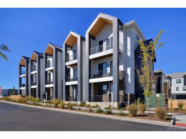 MLS: 3745402 Condo For Sale