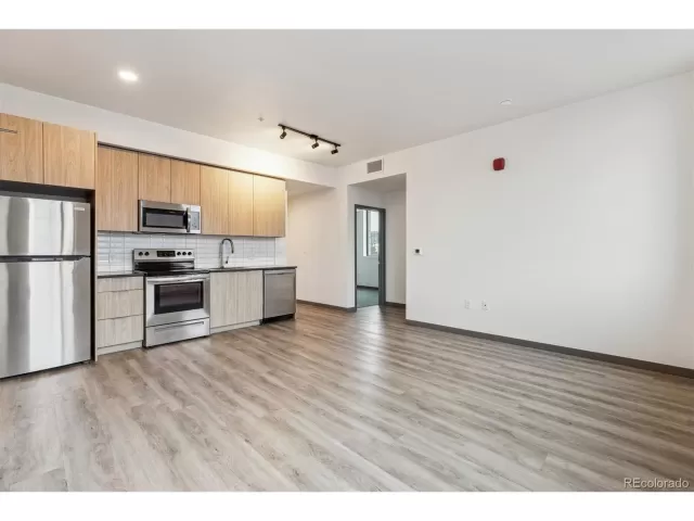 MLS: 3765400 Condo For Sale