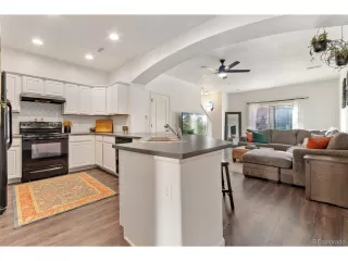 Photo #4: 3816992 Listing