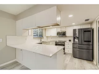 Browse active condo listings in PARK NORTH