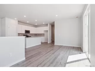 Photo #3: 3851916 Listing