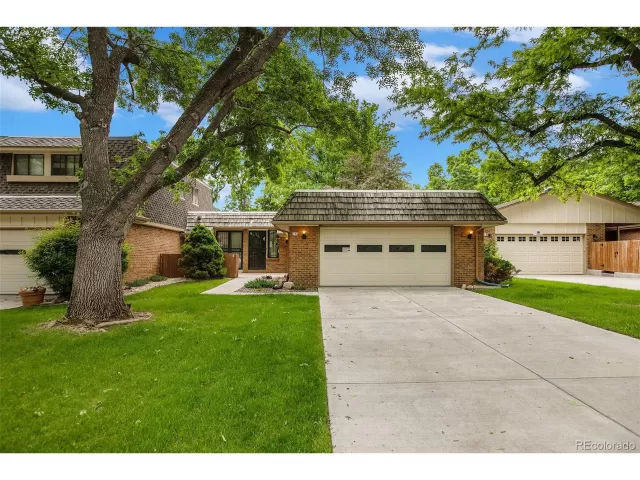 MLS: 3852603 Condo For Sale