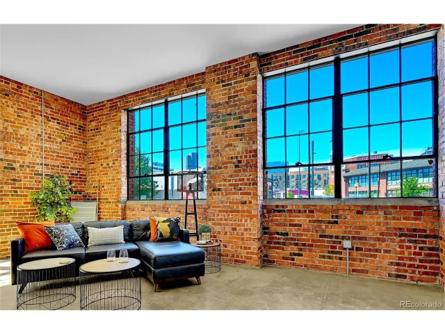 MLS: 3860555 Condo For Sale