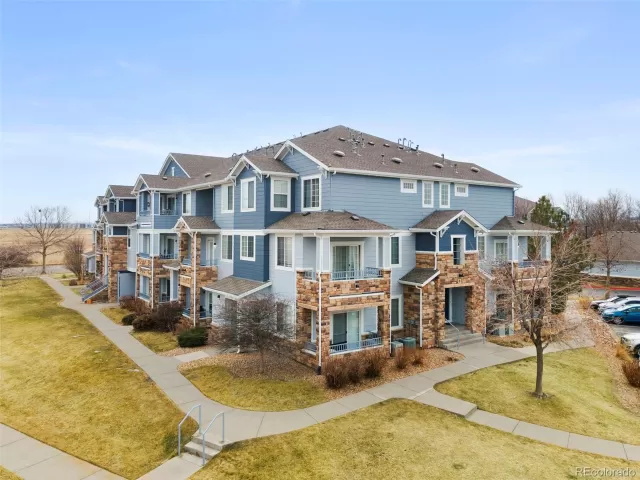 MLS: 3860628 Condo For Sale