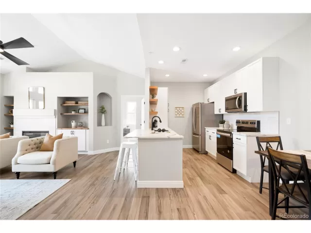 MLS: 3861844 Condo For Sale