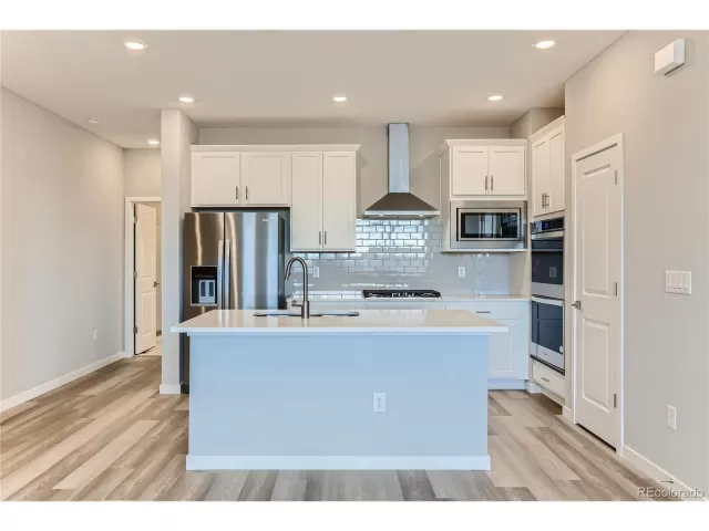 MLS: 3866023 Condo For Sale