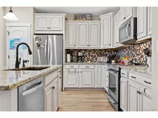 Photo #5: 3882776 Listing