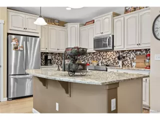 Photo #6: 3882776 Listing