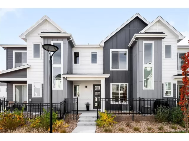 MLS: 3884702 Condo For Sale