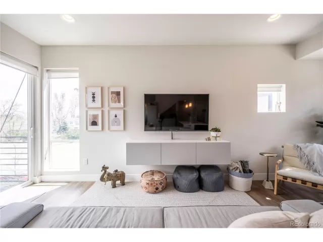 MLS: 3899280 Condo For Sale