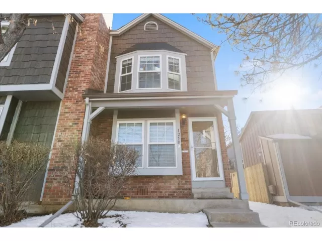 MLS: 3903824 Condo For Sale