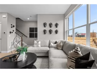 Photo #5: 3908131 Listing