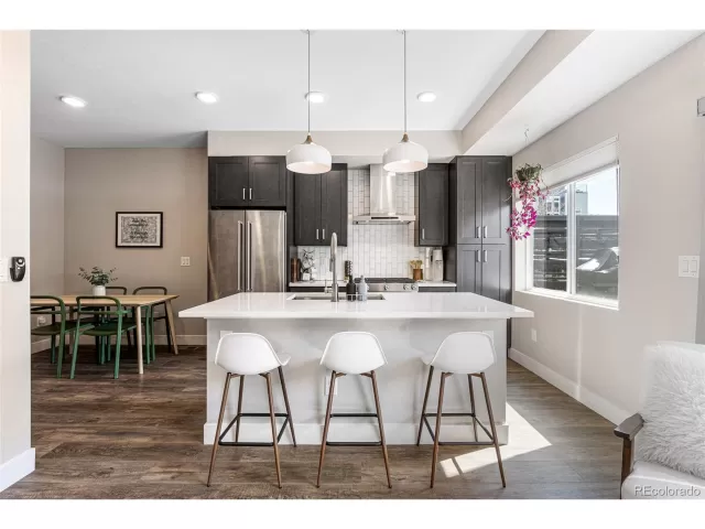 MLS: 3910292 Condo For Sale