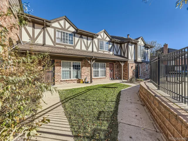MLS: 3916551 Condo For Sale