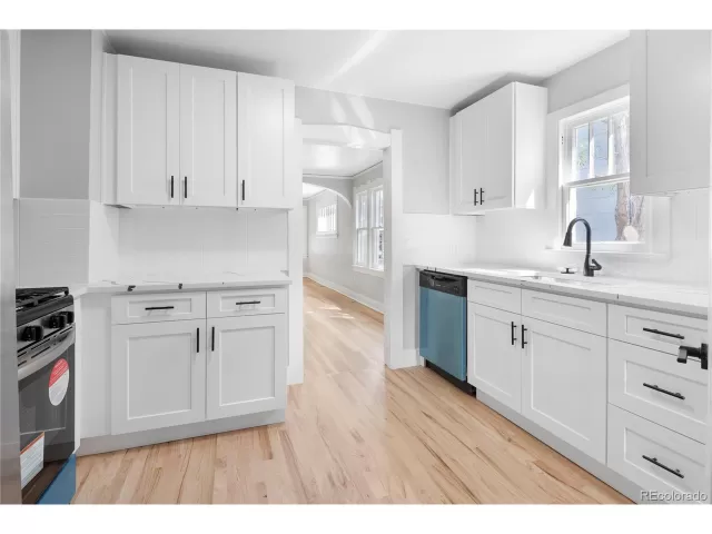 MLS: 3917316 Condo For Sale