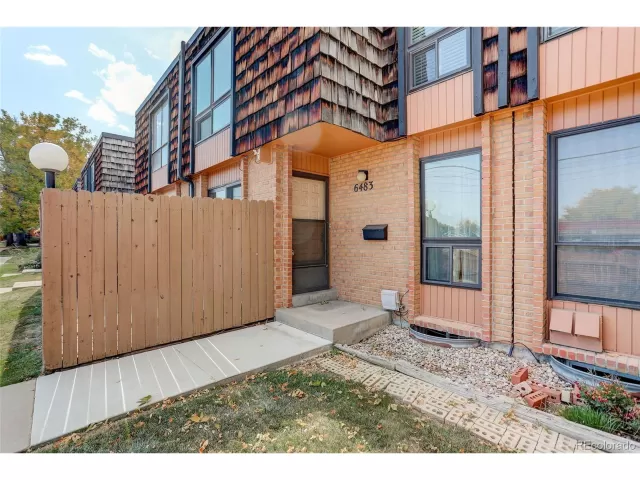 MLS: 3929253 Condo For Sale