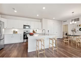 Photo #3: 3940877 Listing