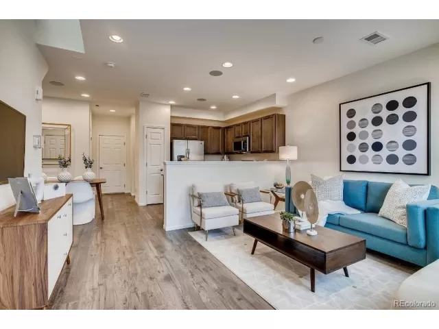 MLS: 3943944 Condo For Sale