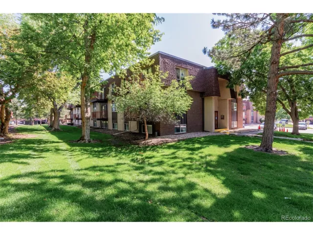 MLS: 3945683 Condo For Sale