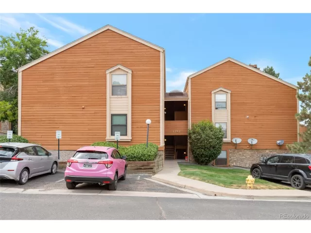 MLS: 3970360 Condo For Sale