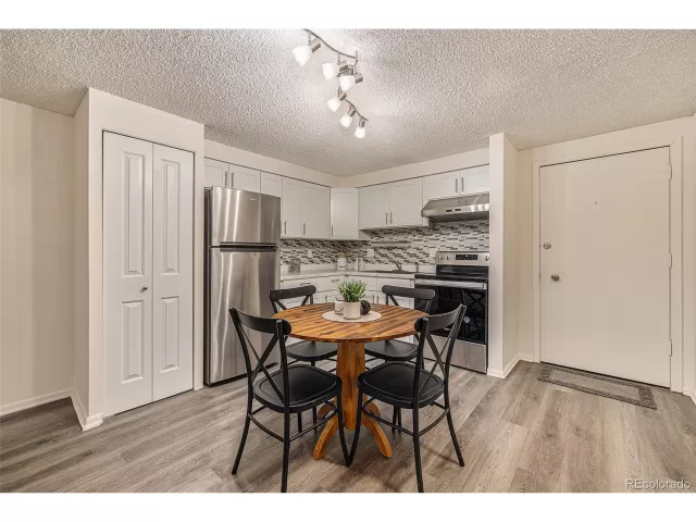 MLS: 3978983 Condo For Sale