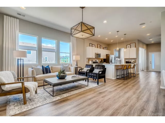 MLS: 3983144 Condo For Sale