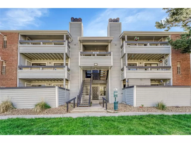 MLS: 3983698 Condo For Sale