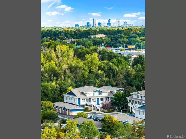 MLS: 3995999 Condo For Sale