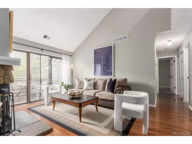 MLS: 3996622 Condo For Sale