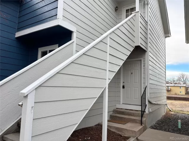 MLS: 3998528 Condo For Sale