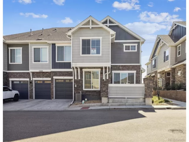 MLS: 3999666 Condo For Sale