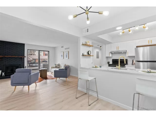 MLS: 3999719 Condo For Sale