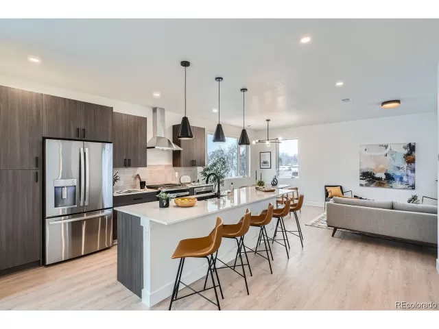 MLS: 4000259 Condo For Sale