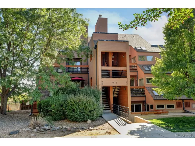 MLS: 4002908 Condo For Sale