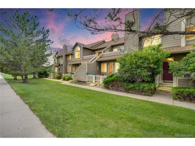 MLS: 4003521 Condo For Sale