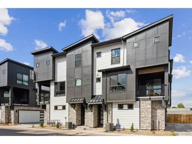 MLS: 4023079 Condo For Sale