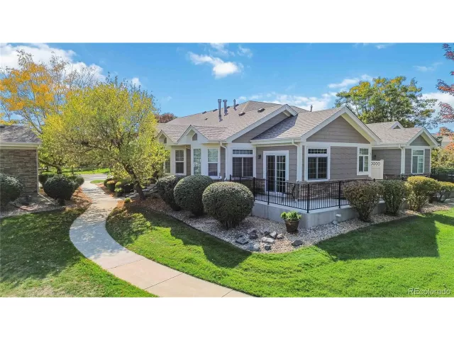 MLS: 4023722 Condo For Sale