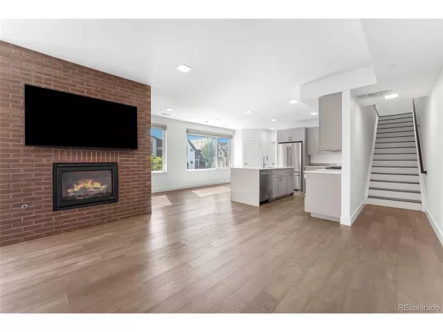 MLS: 4024490 Condo For Sale