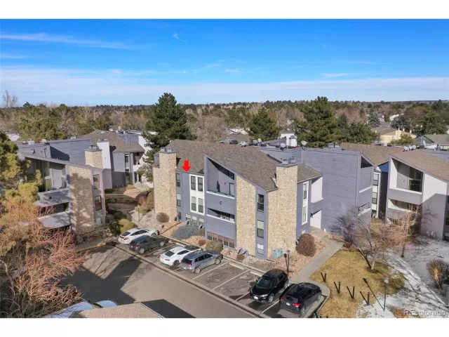 MLS: 4026828 Condo For Sale