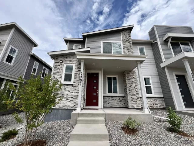 MLS: 4028988 Condo For Sale