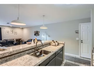 Photo #5: 4037793 Listing