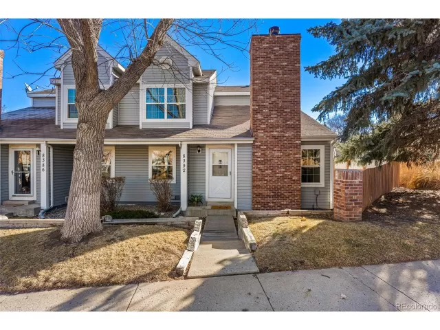 MLS: 4038596 Condo For Sale