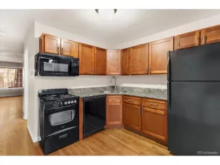 Photo #5: 4040977 Listing