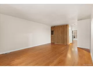 Photo #6: 4040977 Listing