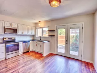 Photo #6: 4043558 Listing